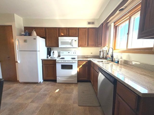1905 W GOLF Road 2A, Mount Prospect, IL 60056