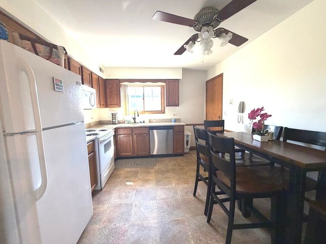 1905 W GOLF Road 2A, Mount Prospect, IL 60056