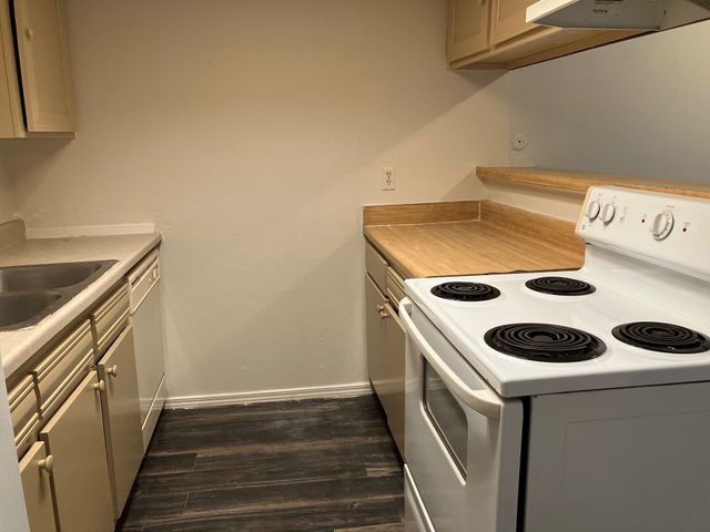 5727 Harvest Hill Road 1042, Dallas, TX 75230