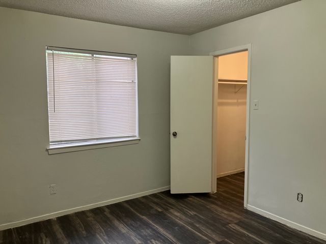 5727 Harvest Hill Road 1042, Dallas, TX 75230