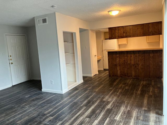 5727 Harvest Hill Road 1042, Dallas, TX 75230
