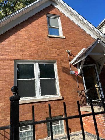 900 N Springfield Avenue, Chicago, IL 60651