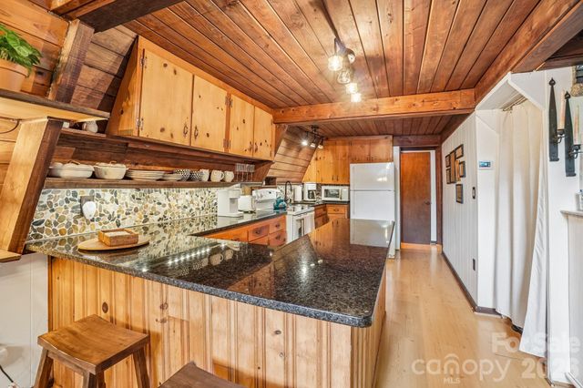 201 Hampton Gap Drive, Mars Hill, NC 28754