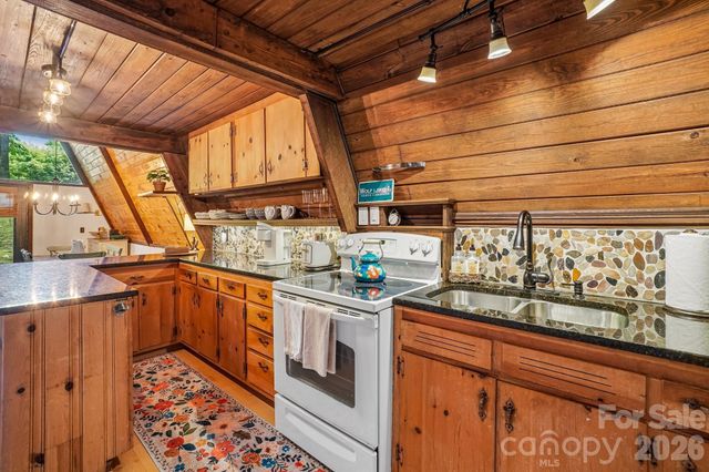 201 Hampton Gap Drive, Mars Hill, NC 28754