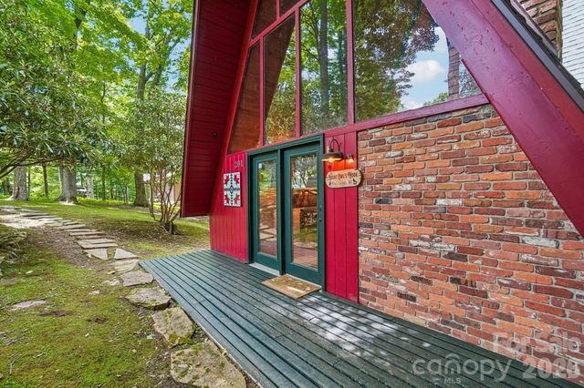 201 Hampton Gap Drive, Mars Hill, NC 28754