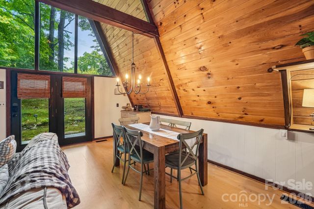 201 Hampton Gap Drive, Mars Hill, NC 28754