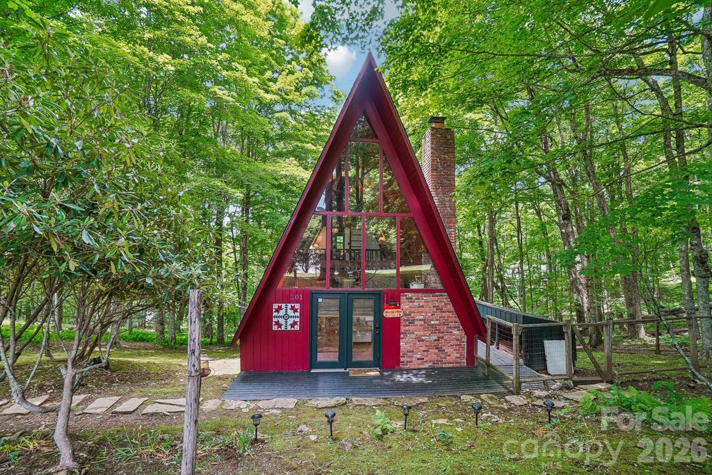 201 Hampton Gap Drive, Mars Hill, NC 28754