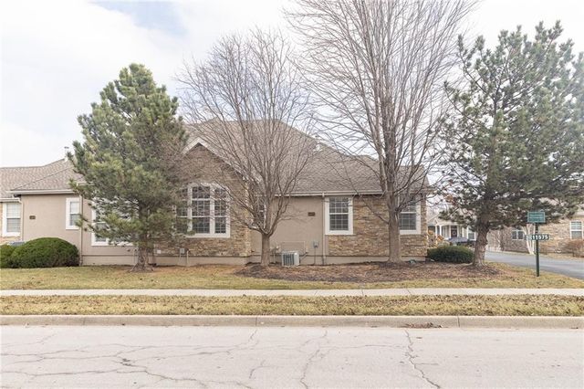 11575 S Bell Ct Drive 102, Olathe, KS 66061