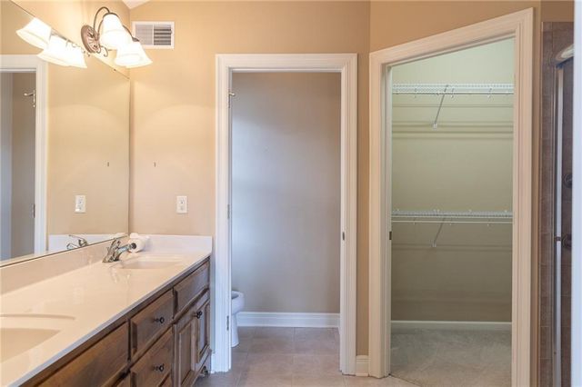 11575 S Bell Ct Drive 102, Olathe, KS 66061