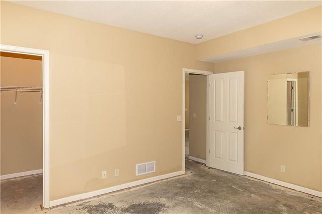 11575 S Bell Ct Drive 102, Olathe, KS 66061