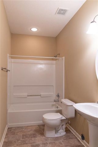 11575 S Bell Ct Drive 102, Olathe, KS 66061