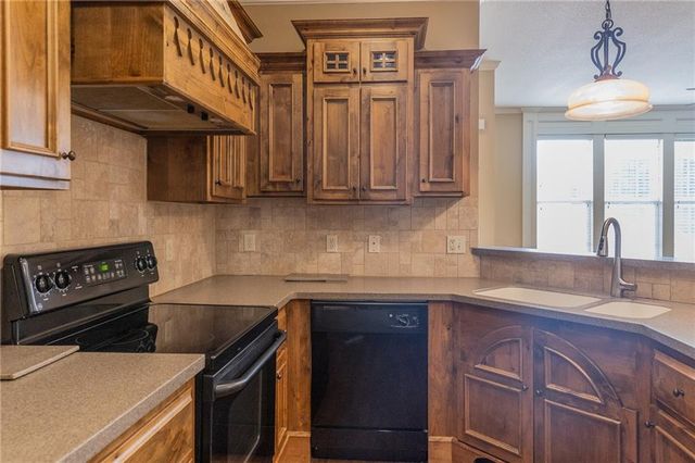 11575 S Bell Ct Drive 102, Olathe, KS 66061