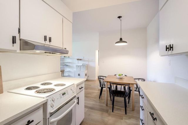 1515 Arc Way 105, Burlingame, CA 94010