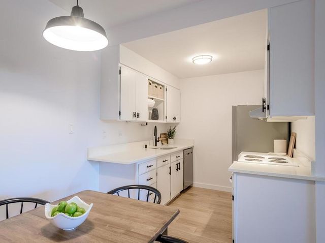 1515 Arc Way 105, Burlingame, CA 94010