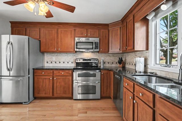 12 Christopher Drive 36, Methuen, MA 01844