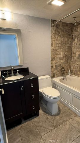 11300 Foothill Boulevard 33, Lakeview Terrace, CA 91342