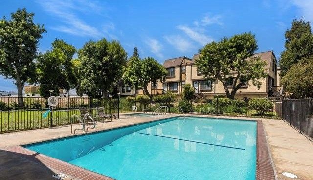 11300 Foothill Boulevard 33, Lakeview Terrace, CA 91342