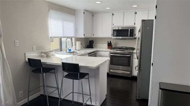 11300 Foothill Boulevard 33, Lakeview Terrace, CA 91342