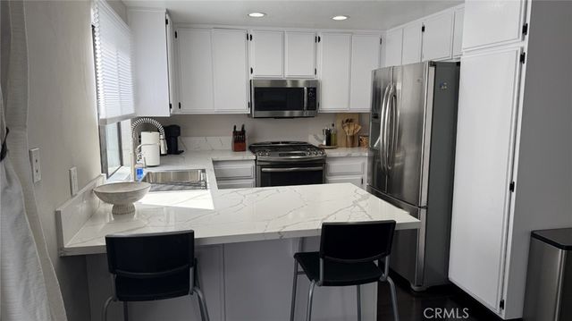 11300 Foothill Boulevard 33, Lakeview Terrace, CA 91342