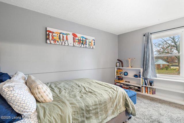 12119 Stroll Ct, Louisville, KY 40245