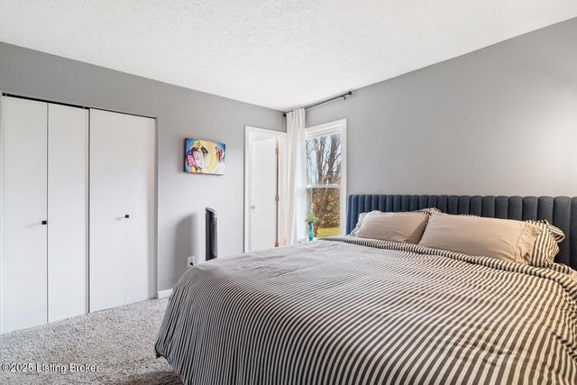 12119 Stroll Ct, Louisville, KY 40245