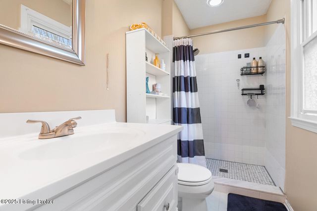 12119 Stroll Ct, Louisville, KY 40245