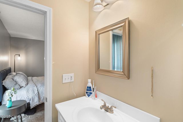 12119 Stroll Ct, Louisville, KY 40245