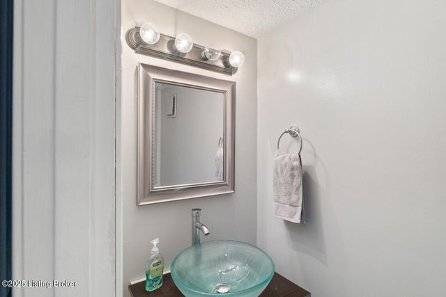 12119 Stroll Ct, Louisville, KY 40245