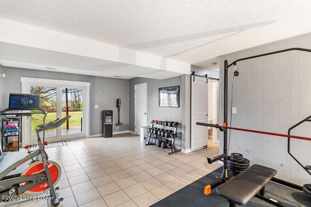 12119 Stroll Ct, Louisville, KY 40245