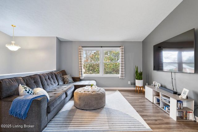 12119 Stroll Ct, Louisville, KY 40245