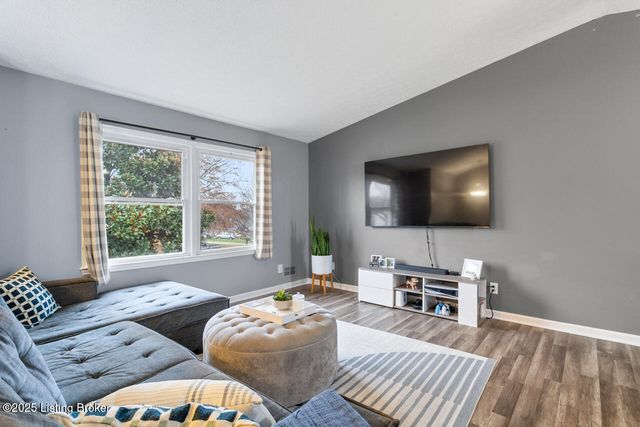 12119 Stroll Ct, Louisville, KY 40245