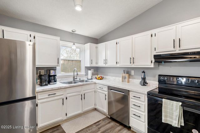 12119 Stroll Ct, Louisville, KY 40245