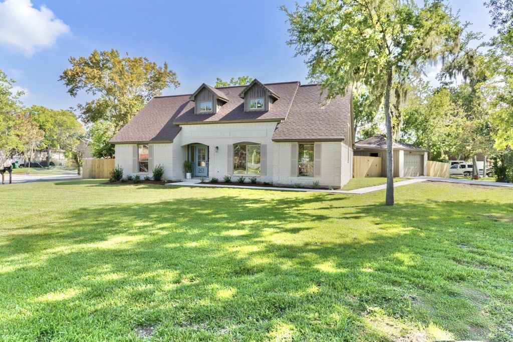 257 Briarcreek Street, Richwood, TX 77531