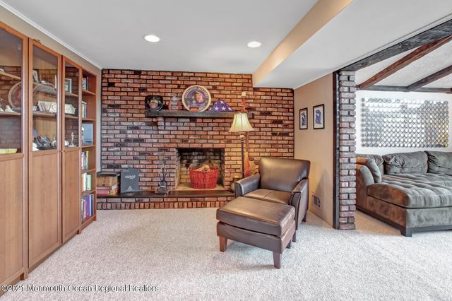 13 Roslyn Drive, Oakhurst, NJ 07755
