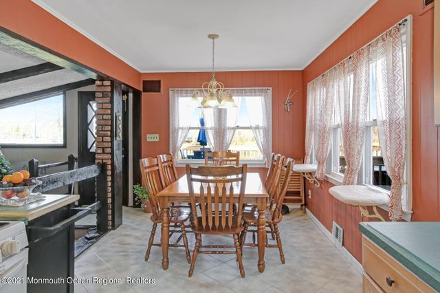 13 Roslyn Drive, Oakhurst, NJ 07755