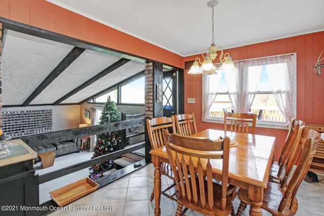 13 Roslyn Drive, Oakhurst, NJ 07755