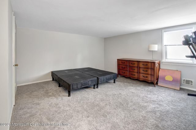 13 Roslyn Drive, Oakhurst, NJ 07755