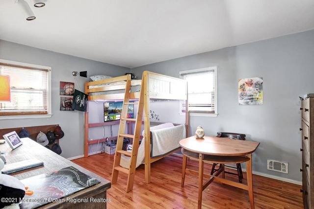 13 Roslyn Drive, Oakhurst, NJ 07755