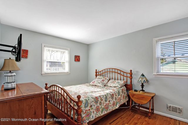 13 Roslyn Drive, Oakhurst, NJ 07755
