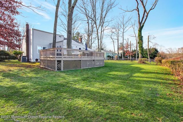 13 Roslyn Drive, Oakhurst, NJ 07755