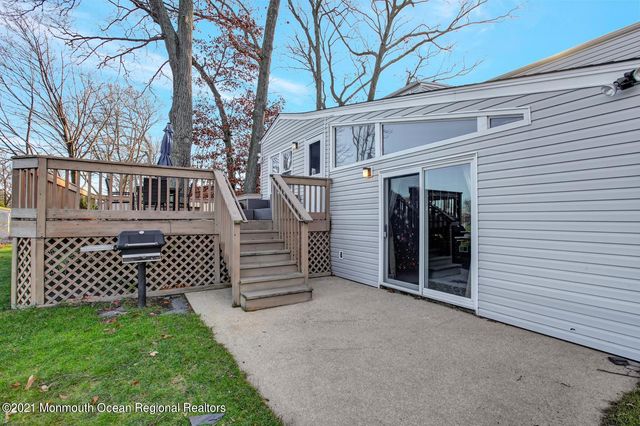 13 Roslyn Drive, Oakhurst, NJ 07755