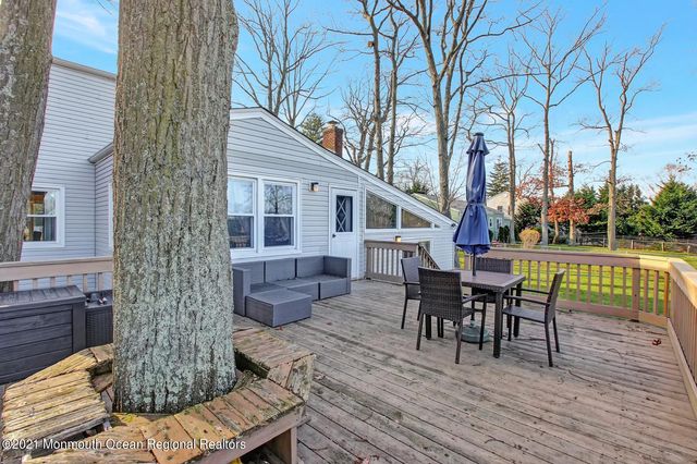 13 Roslyn Drive, Oakhurst, NJ 07755