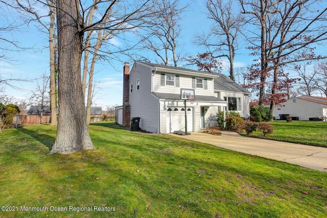 13 Roslyn Drive, Oakhurst, NJ 07755