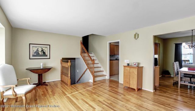 13 Roslyn Drive, Oakhurst, NJ 07755