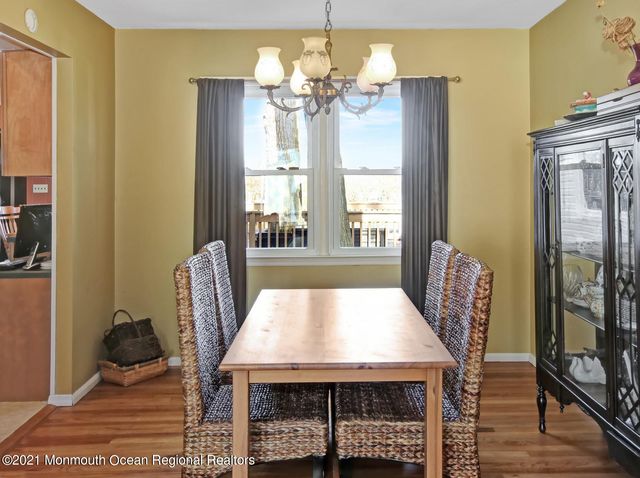 13 Roslyn Drive, Oakhurst, NJ 07755