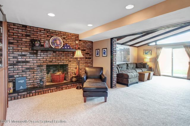 13 Roslyn Drive, Oakhurst, NJ 07755