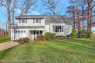 13 Roslyn Drive, Oakhurst, NJ 07755