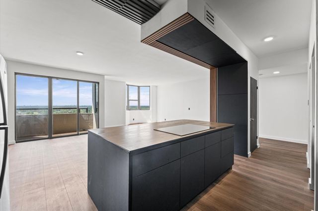 651 Bering Drive 1903, Houston, TX 77057