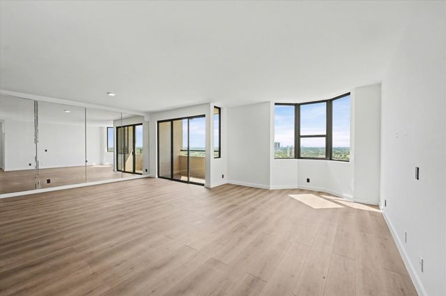 651 Bering Drive 1903, Houston, TX 77057