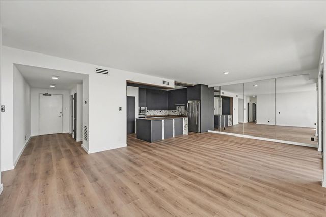 651 Bering Drive 1903, Houston, TX 77057